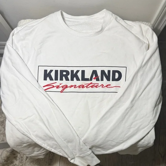 Kirkland Signature White crew neck sweater with Red and Black Logo - Picture 2 of 3